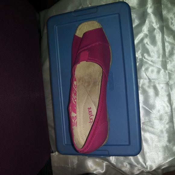 Fushia Wedges - Picture 2 of 2